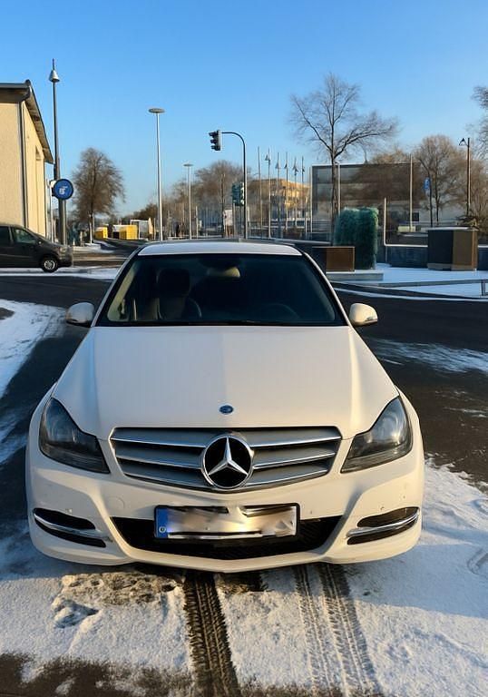 Schwarz Gebraucht 2012 Mercedes C220 Avantgarde Limousine | 8.500 € (Guter Preis) - Bild 1/4