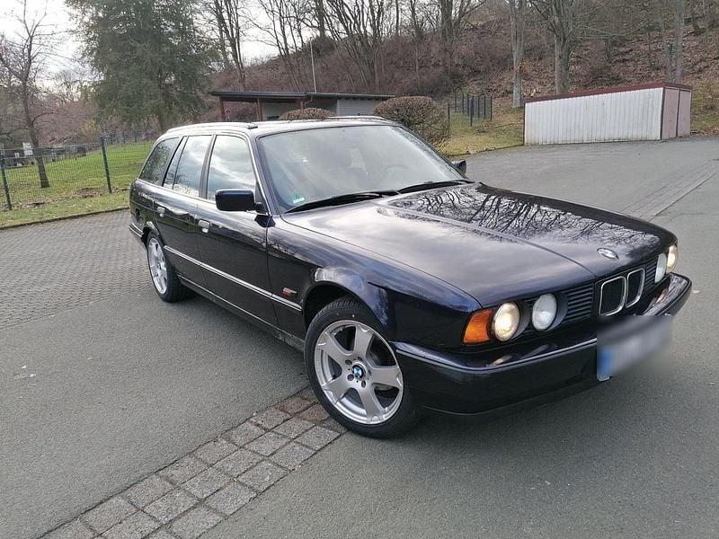 Blau Gebraucht 1994 BMW 525 Kombi | 6.985 € - Bild 1/4