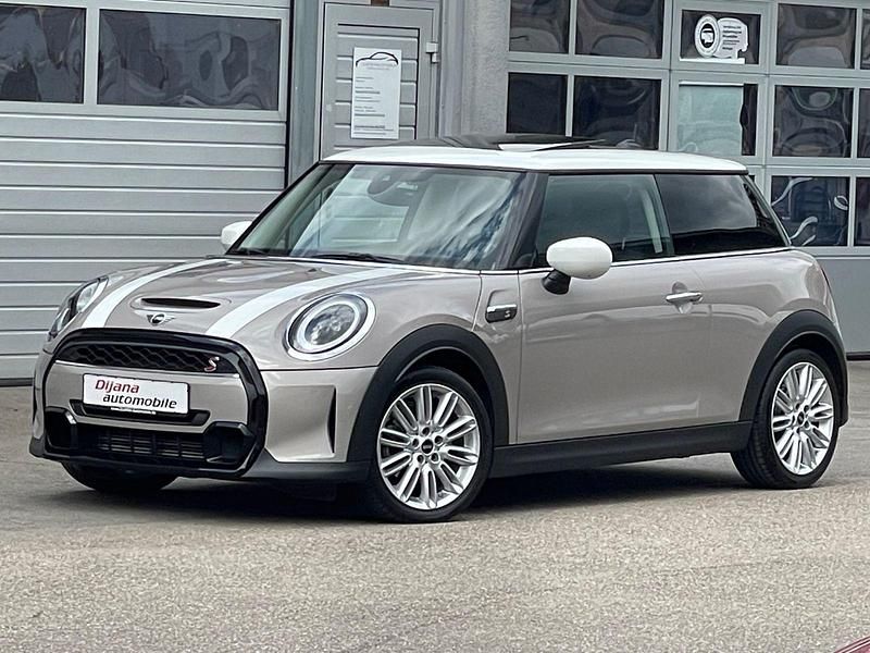 Grau Gebraucht 2022 Mini Cooper S Coupé Classic Coupé | 27.899 € - Bild 1/4