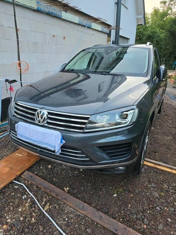 Grau Gebraucht 2016 VW Touareg SUV | 23.900 € (Guter Preis) - Bild 1/4