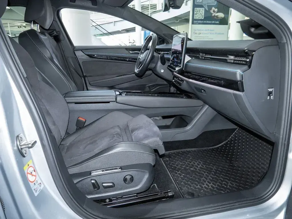 Używany VW ID.7 Pro 210 kW (286 KM) 2024 Srebrny Sedan/Limuzyna