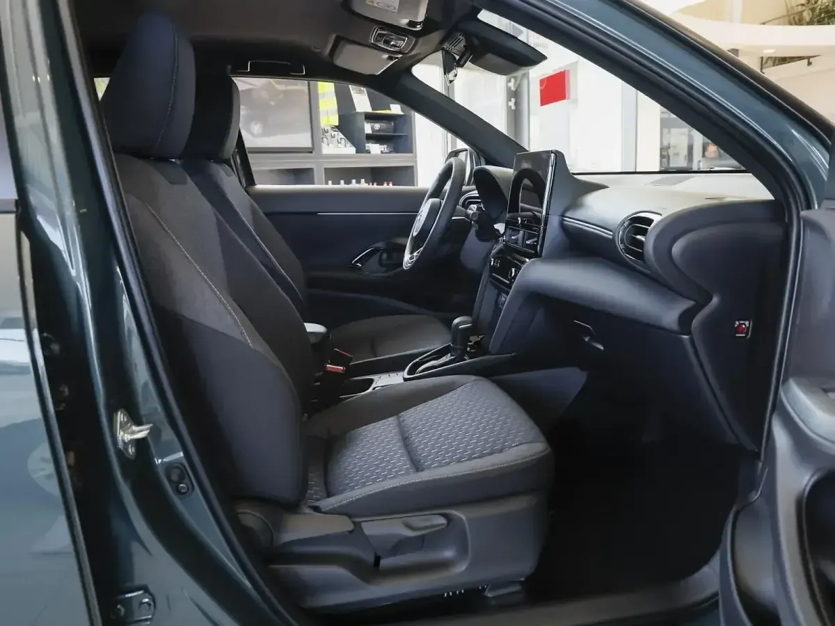 Gebraucht Toyota Yaris Cross 131 PS (96 kW) 2026 Ever rest green SUV