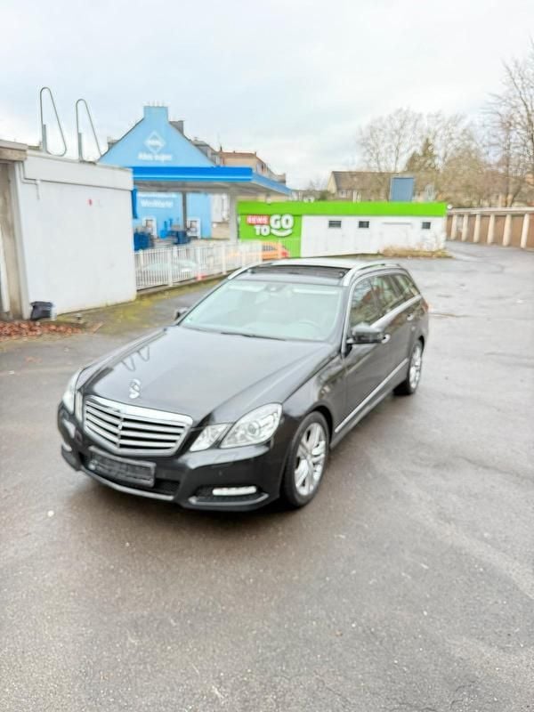 Gebraucht Mercedes E300 205 PS (150 kW) 2013 Schwarz Kombi