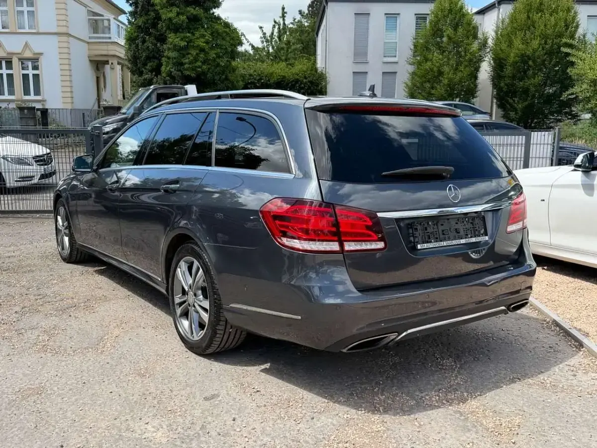 Gebraucht Mercedes E250 204 PS (150 kW) 2016 Tenoritgrau Kombi