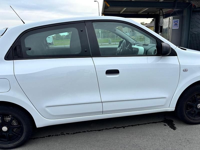 Weiß Gebraucht 2017 Renault Twingo SE Kleinwagen | 4.000 € (Guter Preis) - Bild 1/4
