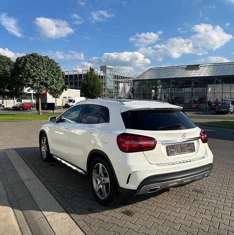 Gebraucht Mercedes GLA220 184 PS (135 kW) 2019 Weiß SUV