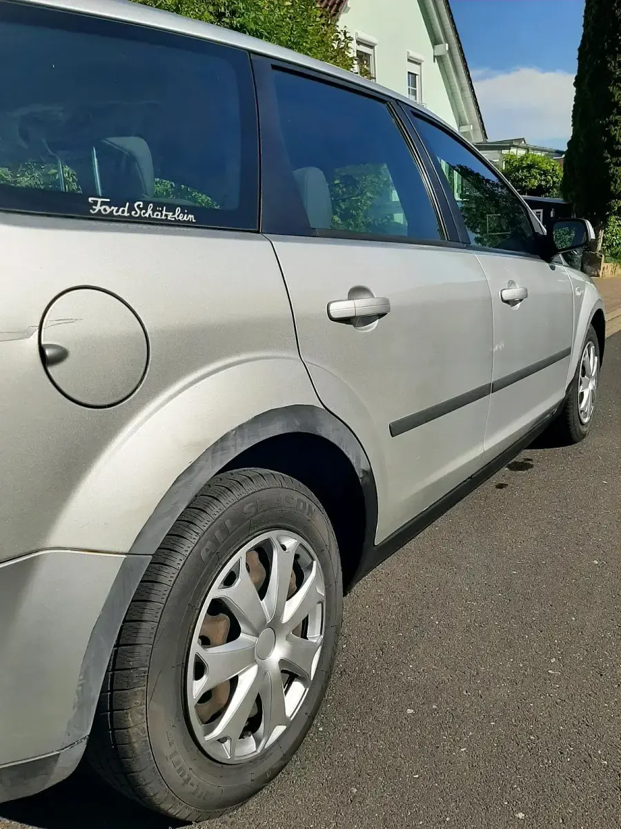 Gebraucht Ford Focus 115 PS (84 kW) 2006 Silber Kombi