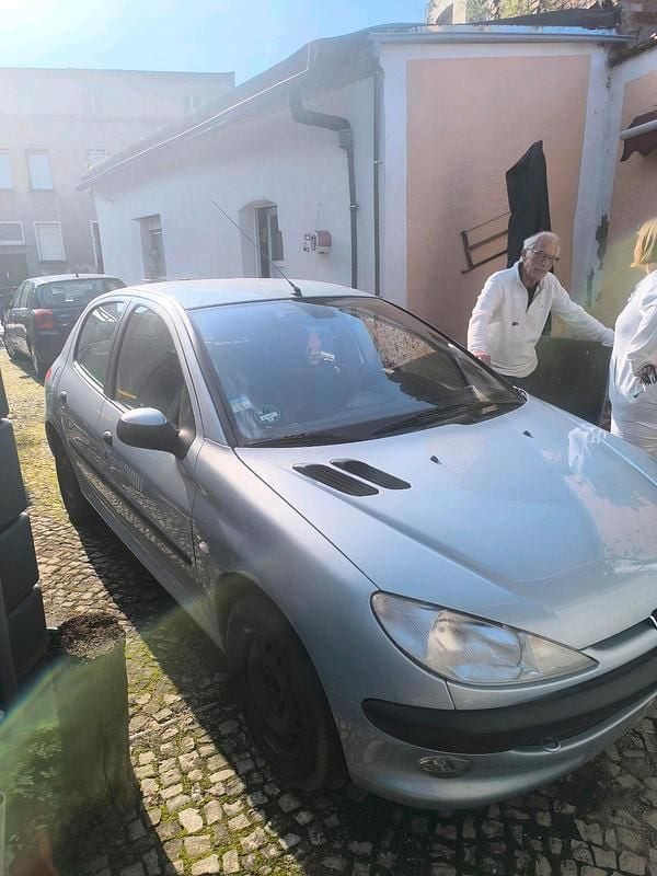 Gebraucht Peugeot 206 75 PS (55 kW) 2002 Silber Kleinwagen