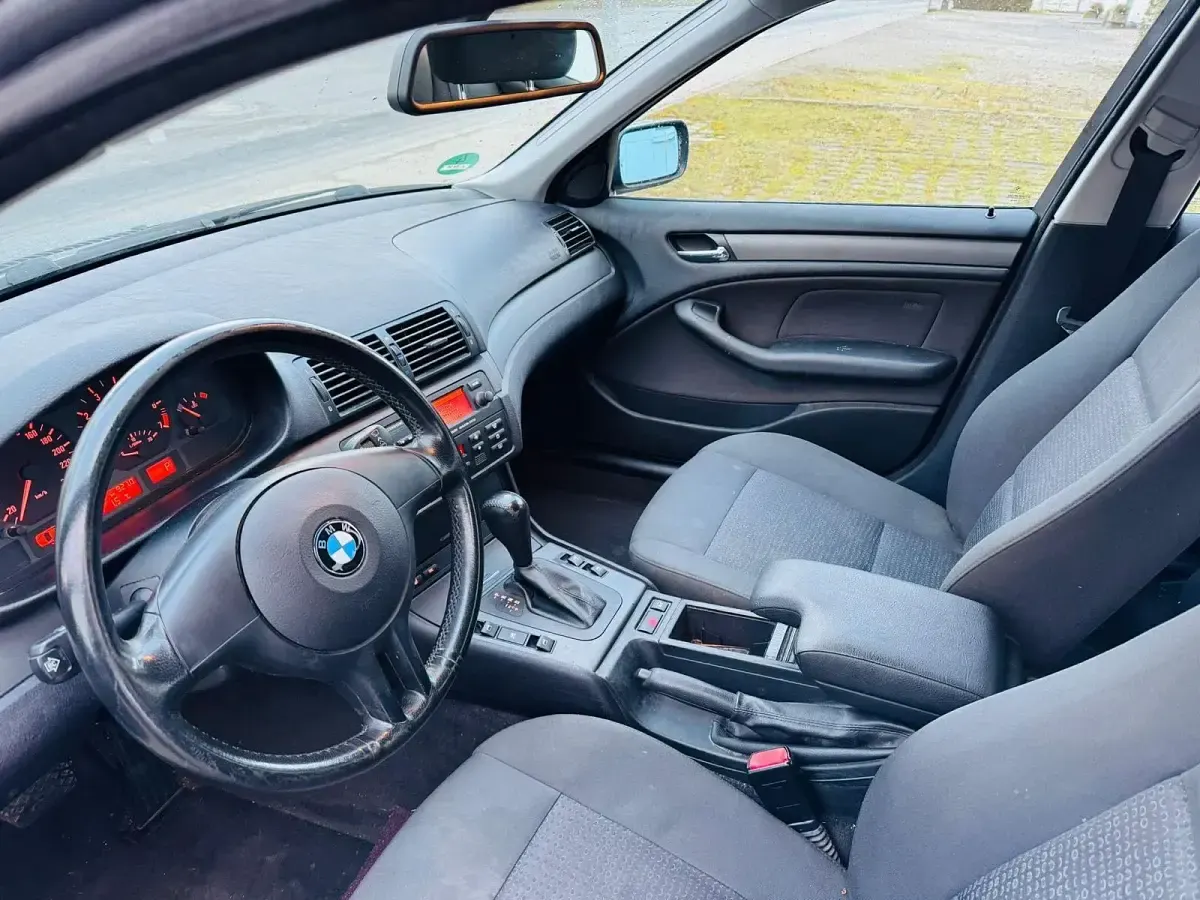 Gebraucht BMW 318 105 PS (77 kW) 2004 Silber Limousine