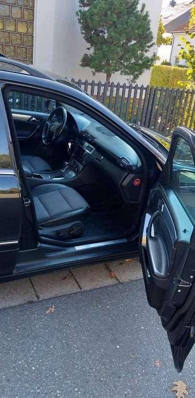 Schwarz Gebraucht 2005 Mercedes C220 Avantgarde Kombi | 3.000 € (Fairer Preis) - Bild 1/4