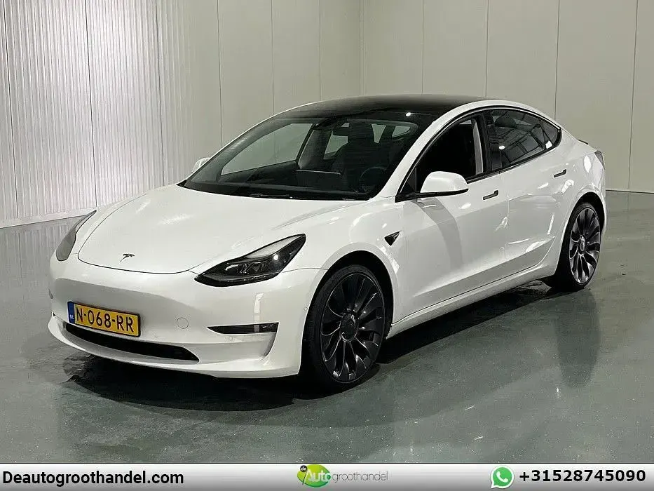 Second-hand Tesla Model 3 Performance 339 kW (462 CP) 2021 Alb Berlinǎ