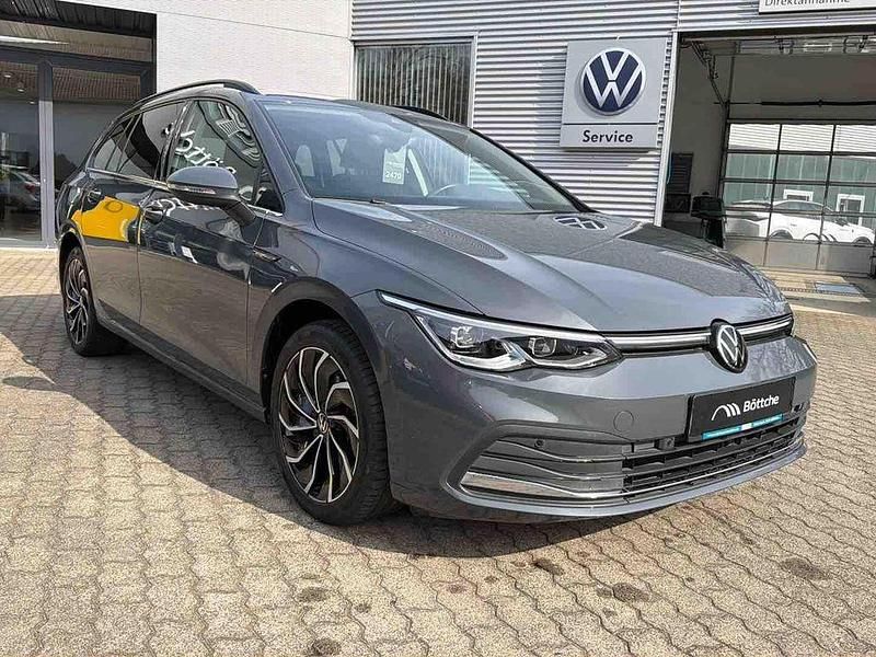 Gebraucht VW Golf VIII Style 150 PS (110 kW) 2022 Delfingrau metallic Kombi
