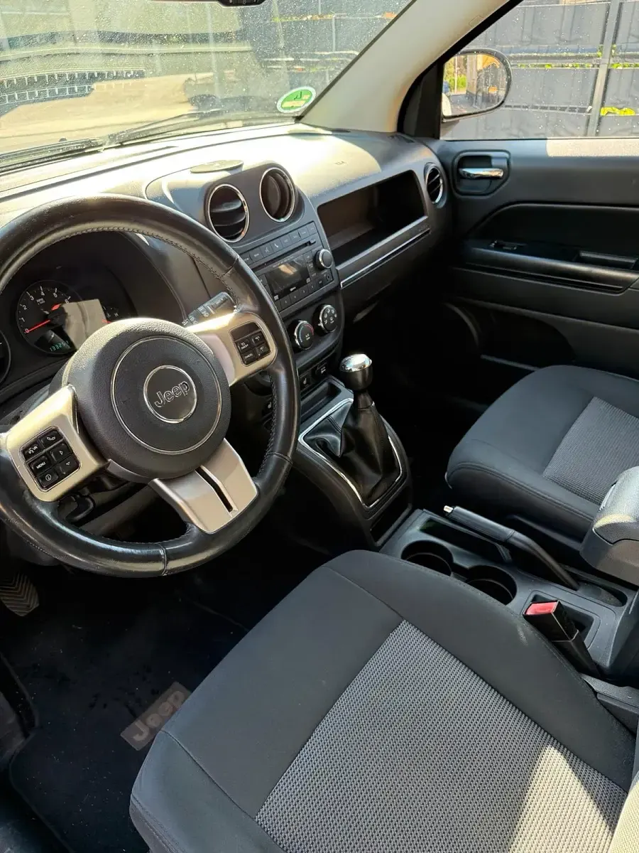 Gebraucht Jeep Compass 150 PS (110 kW) 2011 Weiß SUV
