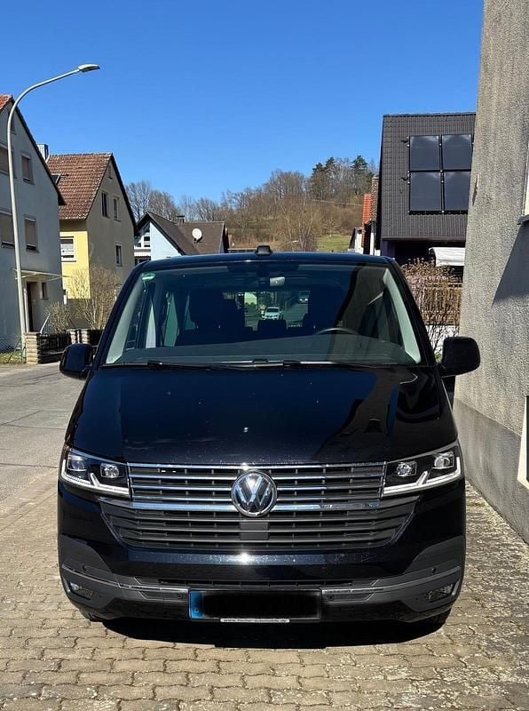 Gebraucht VW Multivan Highline 204 PS (150 kW) 2022 Schwarz Van