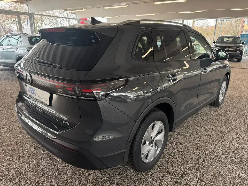 Neu VW Tiguan Life 150 PS (110 kW) 2026 Grau SUV
