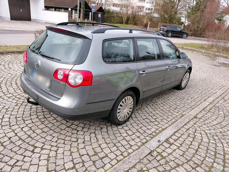 Gebraucht VW Passat 122 PS (89 kW) 2009 Grau Kombi