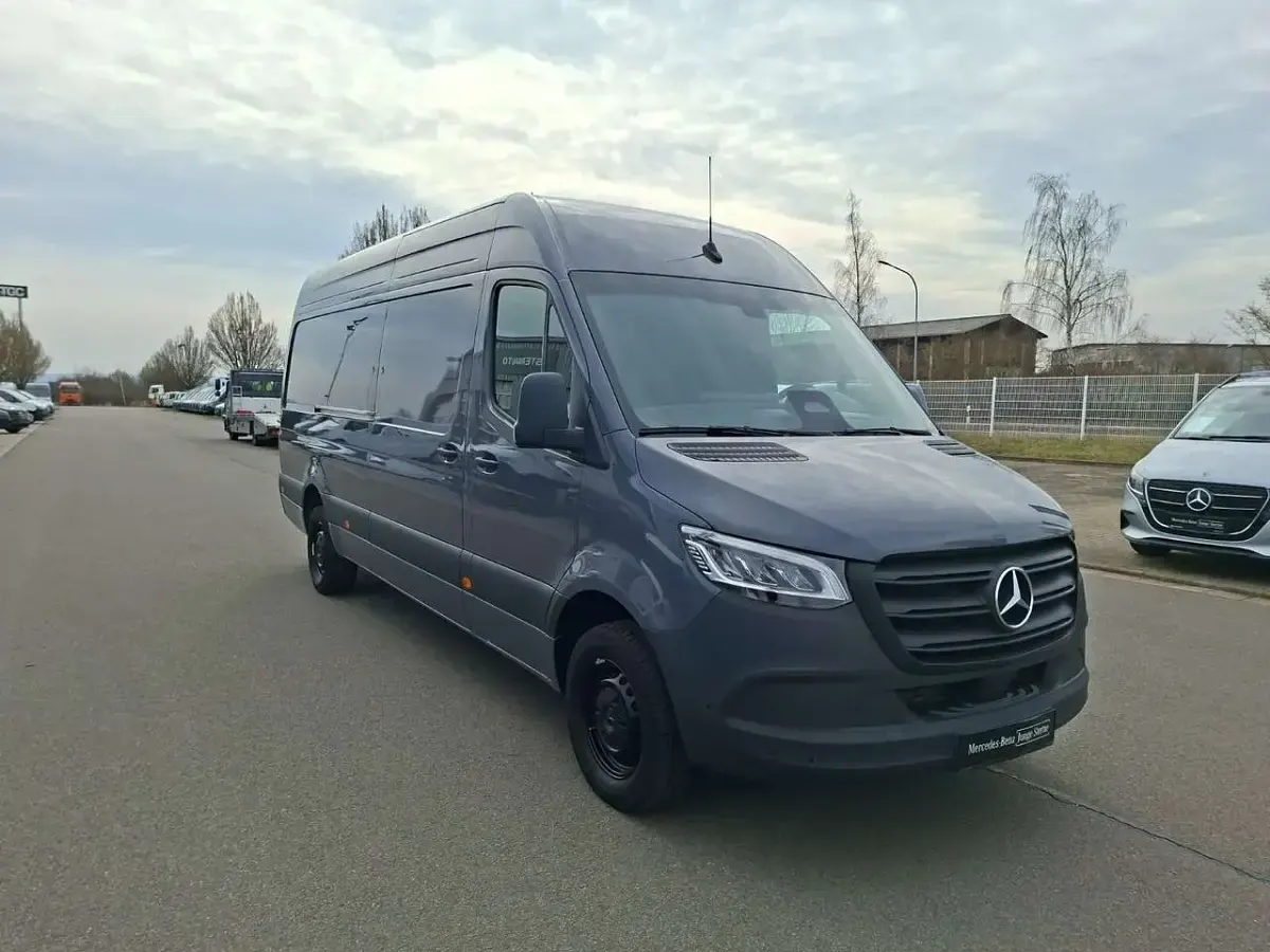 Gebraucht Mercedes Sprinter 170 PS (125 kW) 2024 Graphitgrau Van