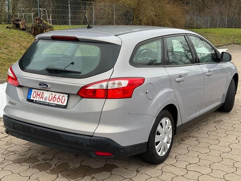 Gebraucht Ford Focus Trend 125 PS (91 kW) 2014 Grau Kombi