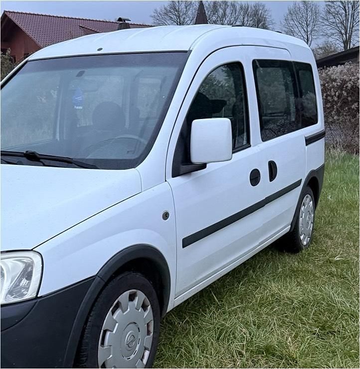 Usata Opel Combo 95 CV (69 kW) 2010 Bianco Monovolume