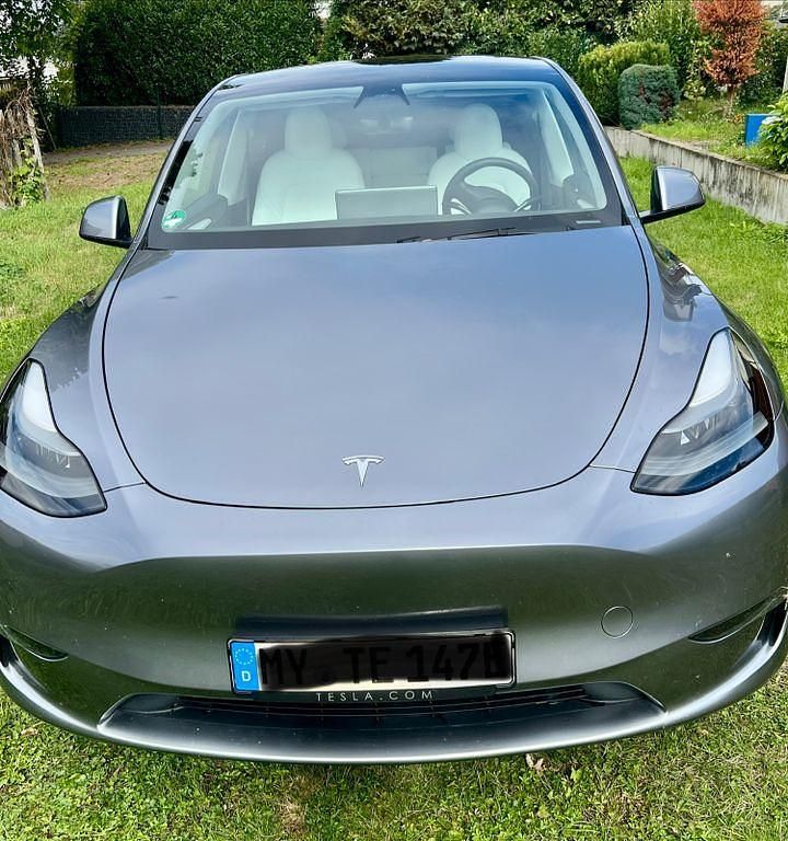 Silber Gebraucht 2023 Tesla Model Y Long Range AWD SUV | 33.000 € (Superpreis) - Bild 1/4