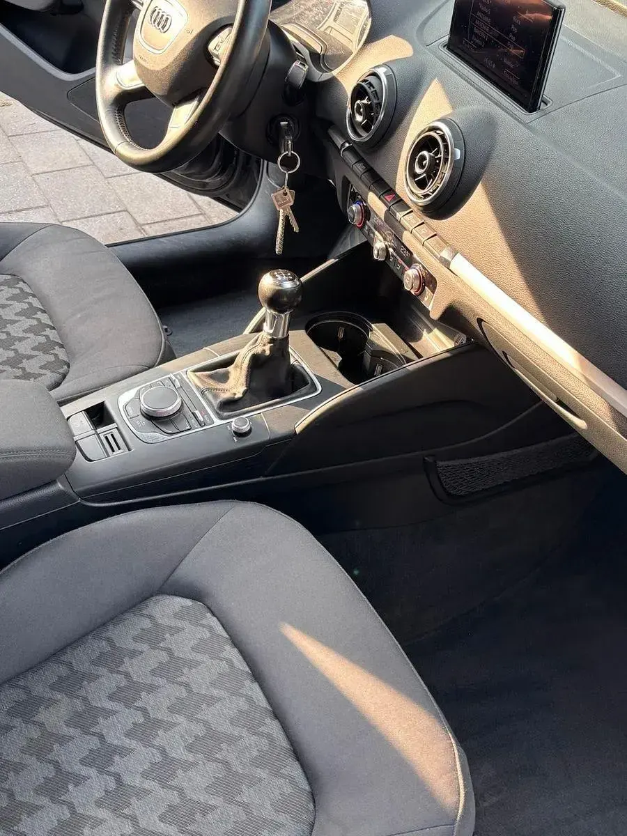 Gebraucht Audi A3 Attraction 105 PS (77 kW) 2013 Schwarz Limousine