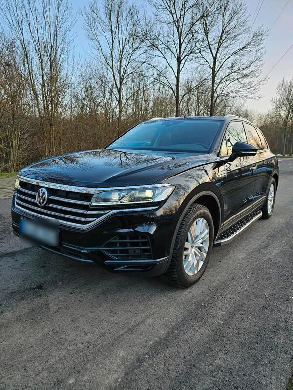 Schwarz Gebraucht 2018 VW Touareg SUV | 34.650 € (Teuer) - Bild 1/4