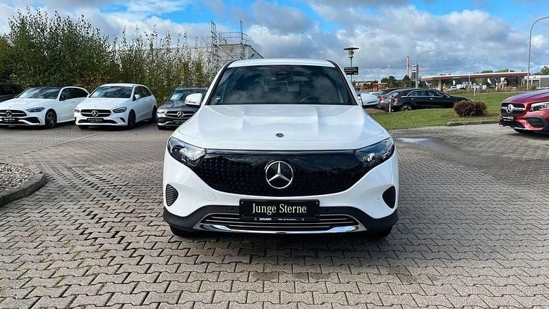 Gebraucht Mercedes EQB300 Progressive 167 kW (228 PS) 2024 Unilack polarweiß SUV