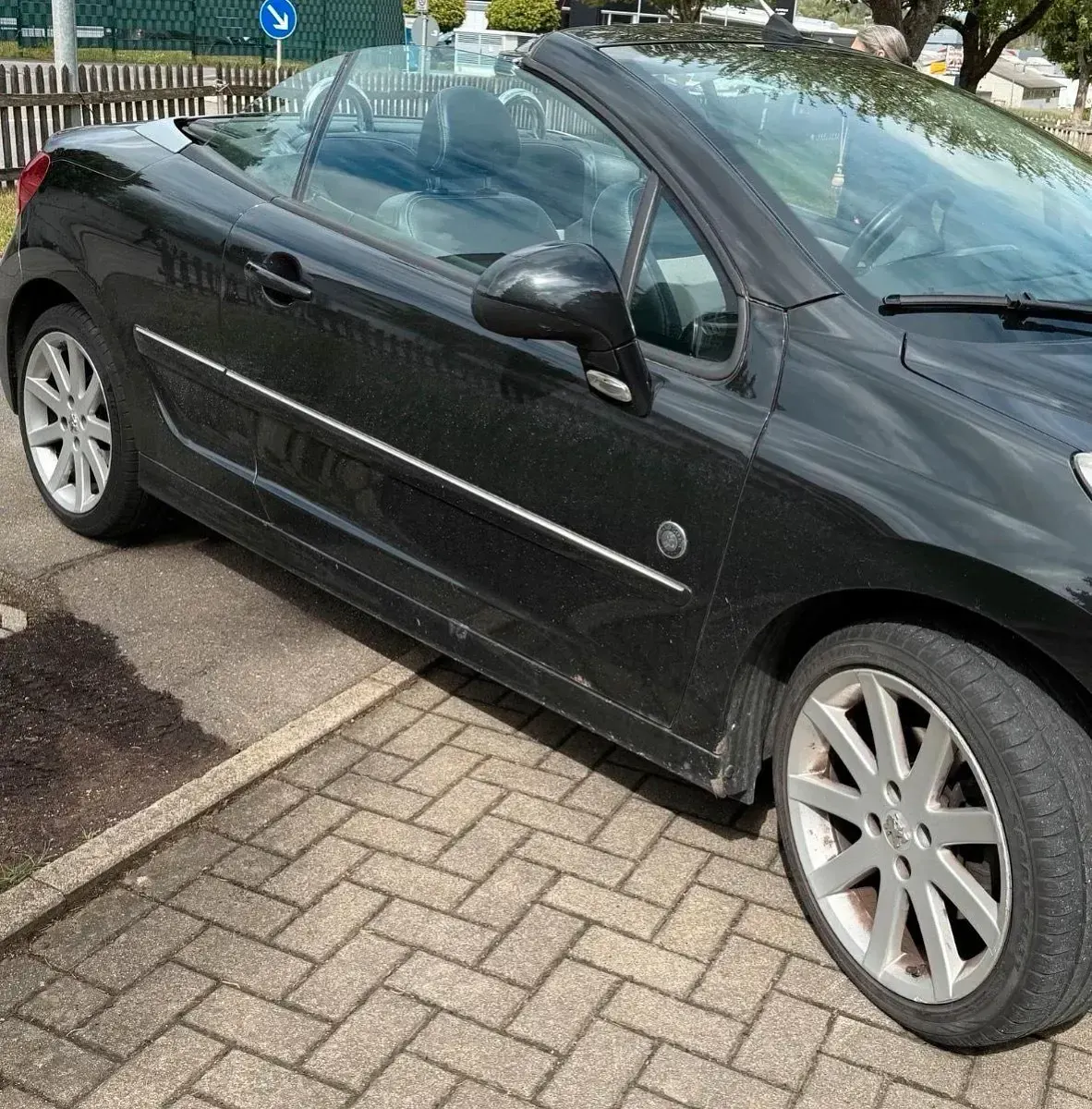 Gebraucht Peugeot 207 CC 120 PS (88 kW) 2011 Schwarz Cabrio