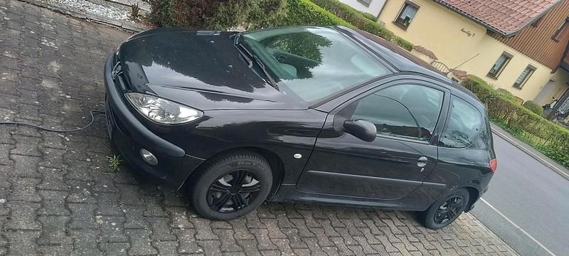 Schwarz Gebraucht 2002 Peugeot 206 Kleinwagen | 350 € (Superpreis) - Bild 1/4
