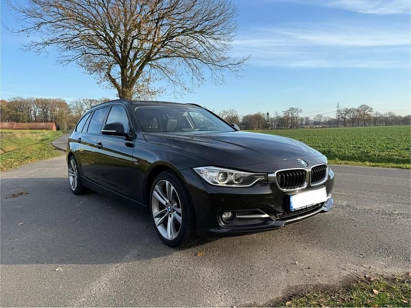 Schwarz Gebraucht 2015 BMW 320 Sport Line Kombi | 15.200 € (Etwas zu teuer) - Bild 1/4