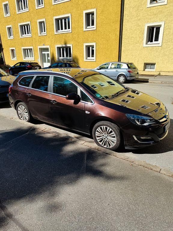 Braun Gebraucht 2013 Opel Astra Sport Kombi | 4.200 € (Fairer Preis) - Bild 1/4