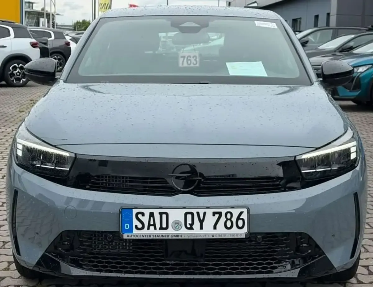 Neu Opel Corsa 110 PS (80 kW) 2026 Grafik grau/dach schwarz Kleinwagen