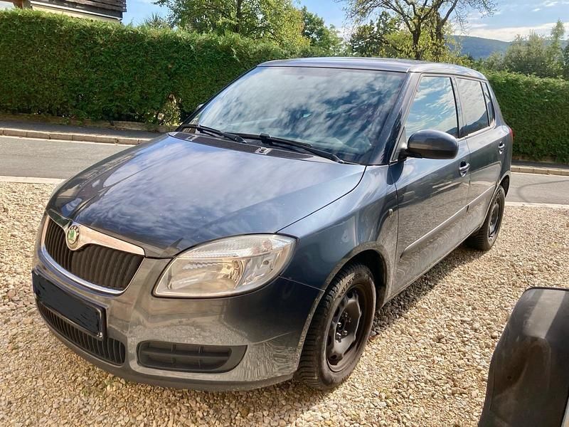 Grau Gebraucht 2010 Skoda Fabia Cool Edition Limousine | 1.900 € (Guter Preis) - Bild 1/4