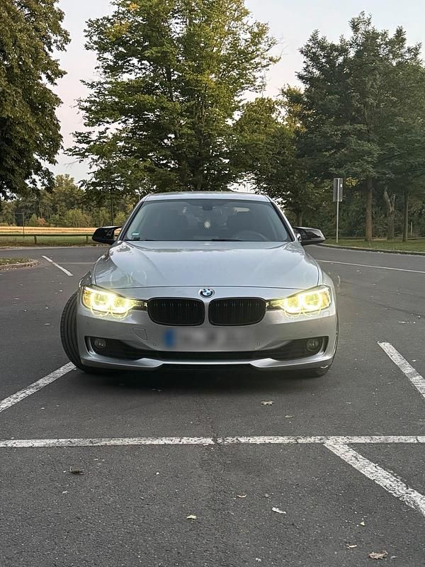 Silber Gebraucht 2012 BMW 328 M Sport Limousine | 12.700 € (Guter Preis) - Bild 1/4