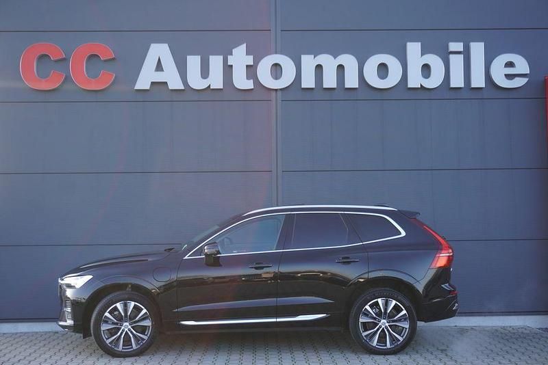 Schwarz Gebraucht 2022 Volvo XC60 Plus SUV | 43.880 € (Fairer Preis) - Bild 1/4