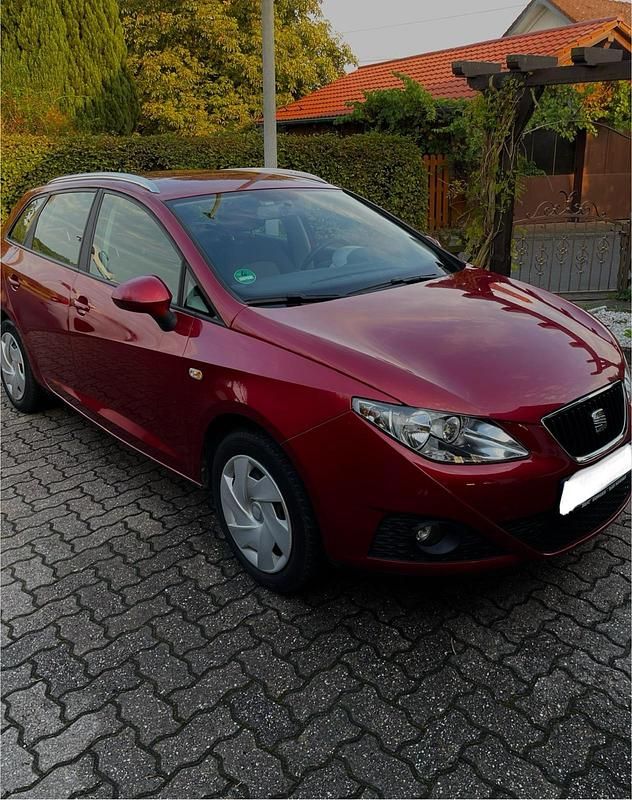 Rot Gebraucht 2011 Seat Ibiza ST Kombi | 6.400 € (Etwas zu teuer) - Bild 1/4