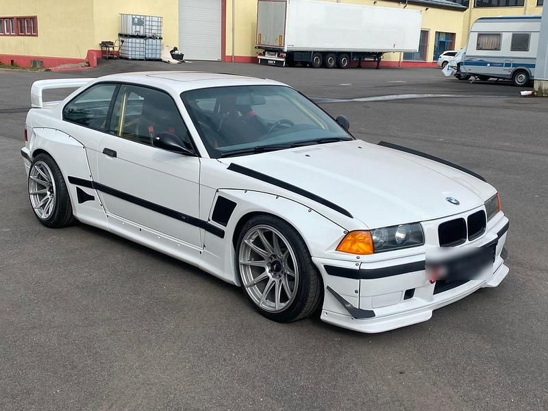 Weiß Gebraucht 1996 BMW 325 Coupé | 28.500 € - Bild 1/4