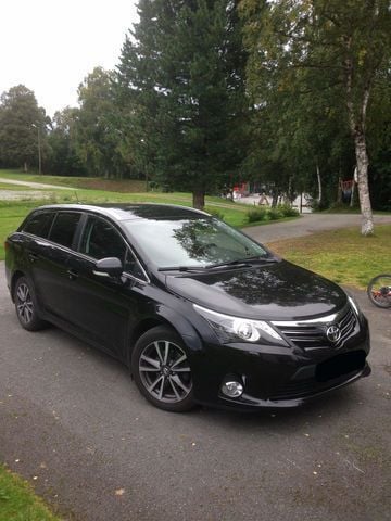 Gebraucht Toyota Avensis Multidrive S 147 PS (108 kW) 2012 Schwarz metallic Kombi