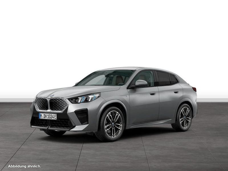 Frozen pure grey metallic Gebraucht 2025 BMW iX2 Comfort Edition SUV | 55.854 € - Bild 1/4