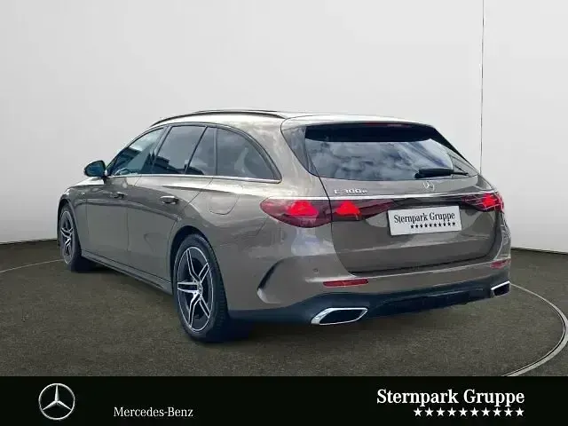 Gebraucht Mercedes E300 AMG 313 PS (230 kW) 2025 Lack samtbraun Kombi