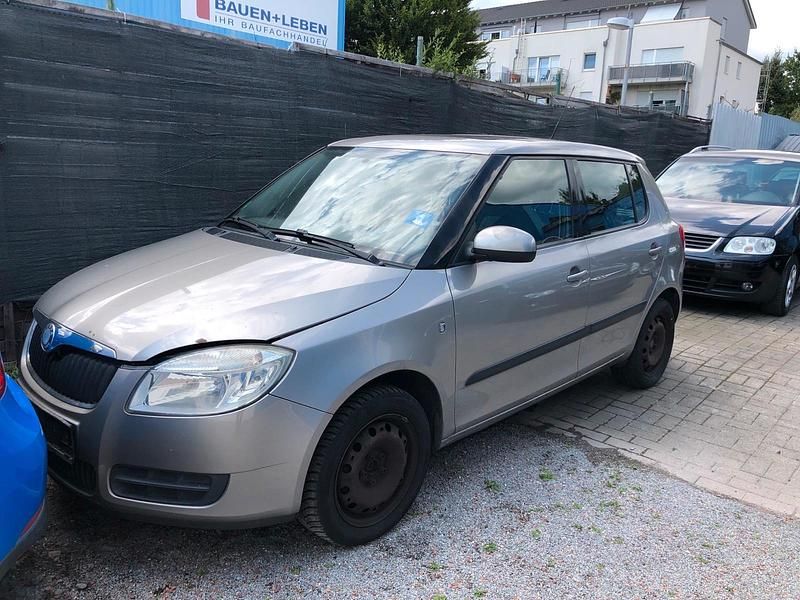 Grau Gebraucht 2009 Skoda Fabia Kleinwagen | 2.350 € (Guter Preis) - Bild 1/1