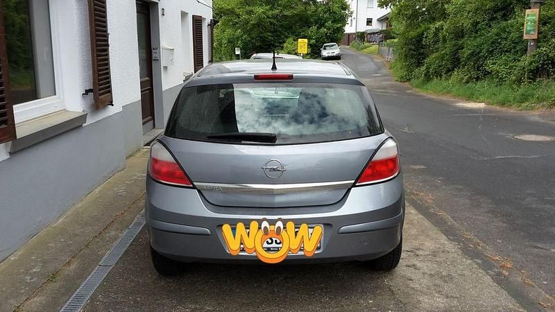 Gebraucht Opel Astra Edition 90 PS (66 kW) 2007 Silber Limousine