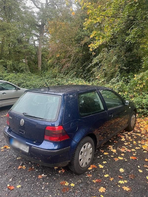 Gebraucht VW Golf IV 100 PS (73 kW) 2002 Blau Kleinwagen
