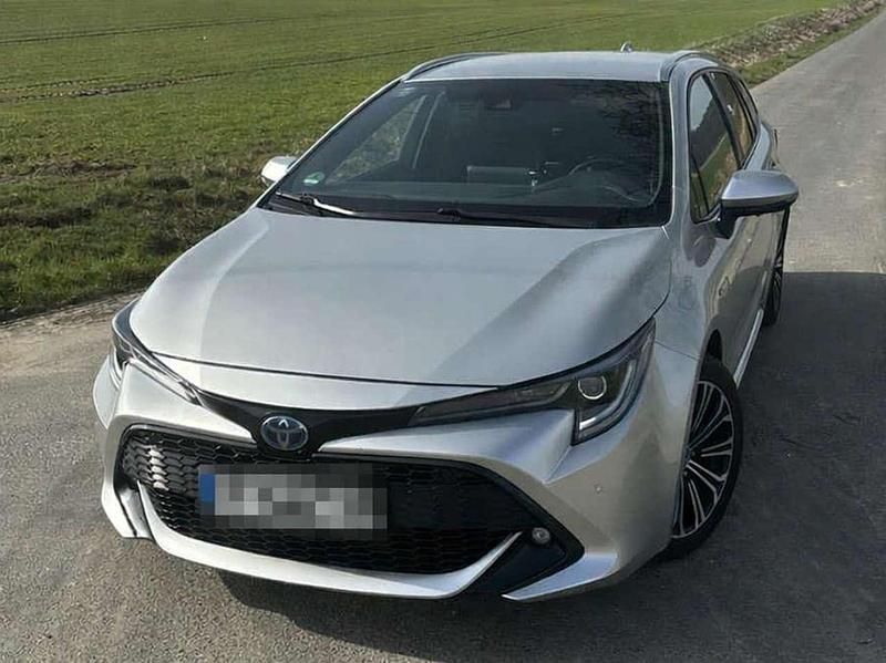 Gebraucht Toyota Corolla Team 184 PS (135 kW) 2021 Silber Kombi