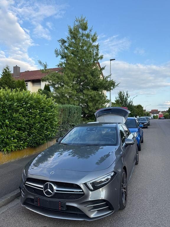 Grau Gebraucht 2020 Mercedes A35 AMG AMG Limousine | 29.600 € (Superpreis) - Bild 1/4