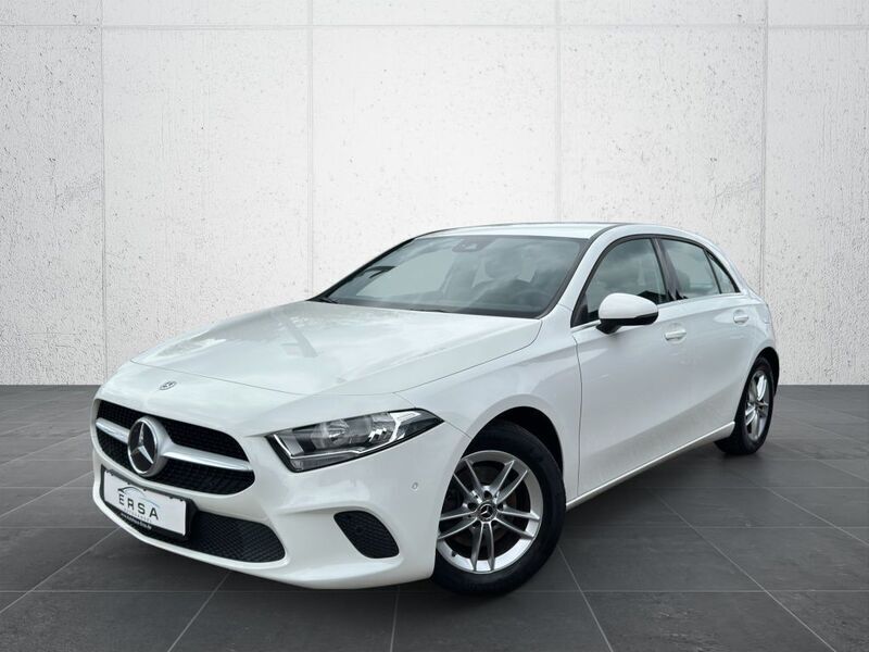 Weiß Gebraucht 2020 Mercedes A180 Limousine | 16.999 € (Guter Preis) - Bild 1/4