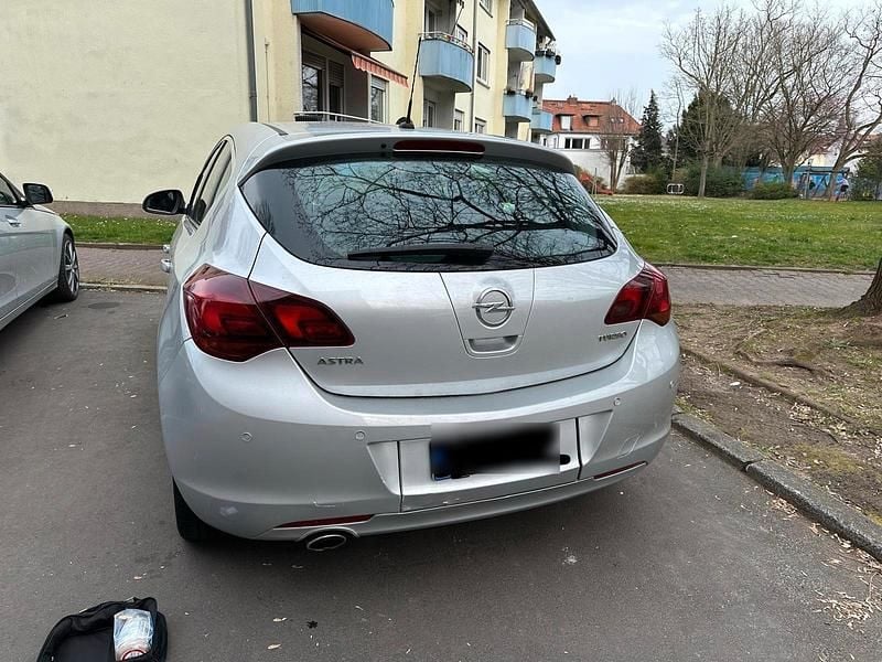 Silber Gebraucht 2010 Opel Astra Kombi | 6.000 € - Bild 1/4