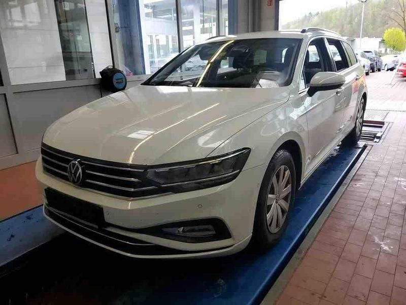 Weiß Gebraucht 2021 VW Passat Business Limousine | 17.890 € (Superpreis) - Bild 1/4