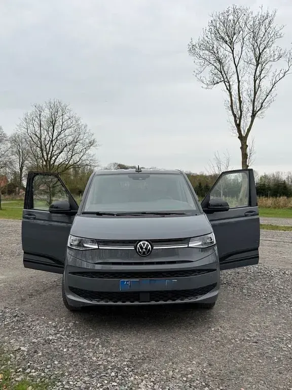 Gebraucht VW Multivan Edition 150 PS (110 kW) 2025 Grau Van / Kleinbus