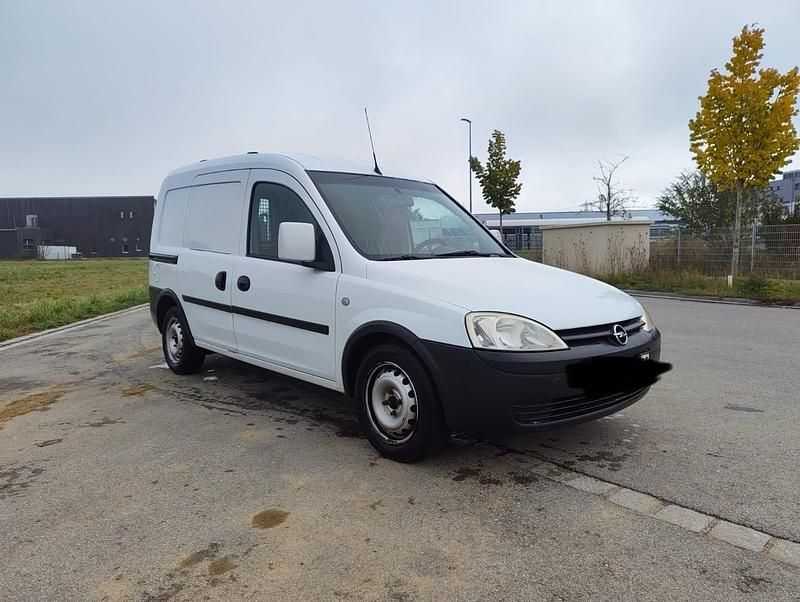 Weiß Gebraucht 2011 Opel Combo Kombi | 3.450 € (Etwas zu teuer) - Bild 1/4